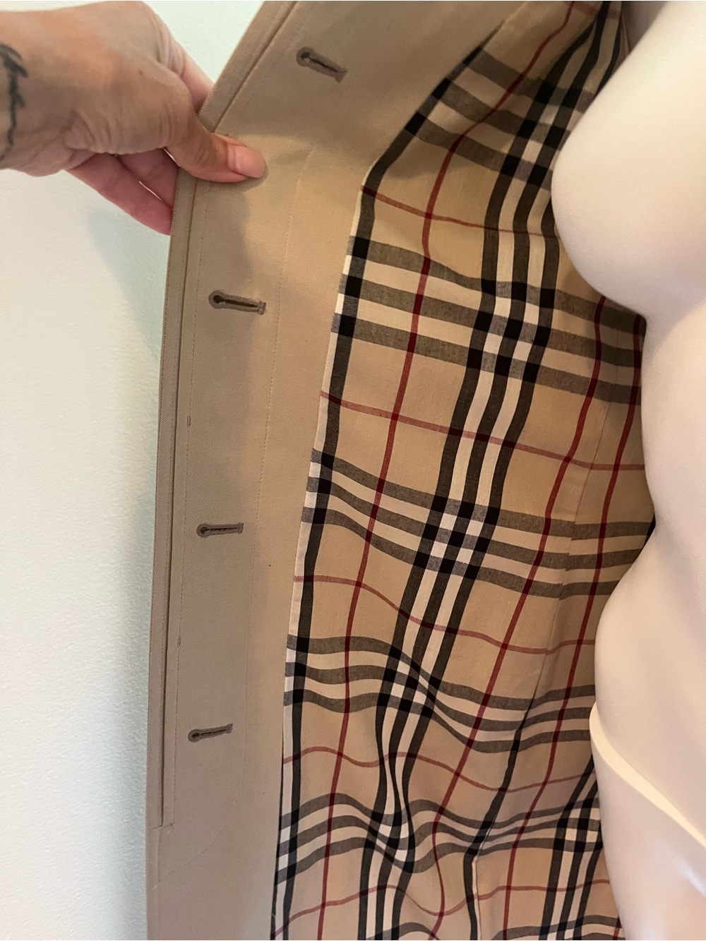 Burberry Tan Belted Trench Coat size 4 ( previously authenticated) - Picture 10 of 14